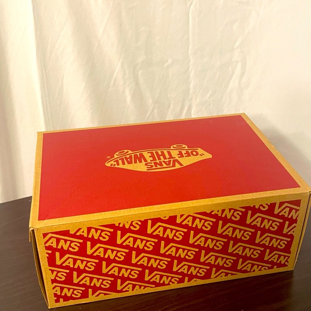 NEW Vans High top leather/cloth sneaker